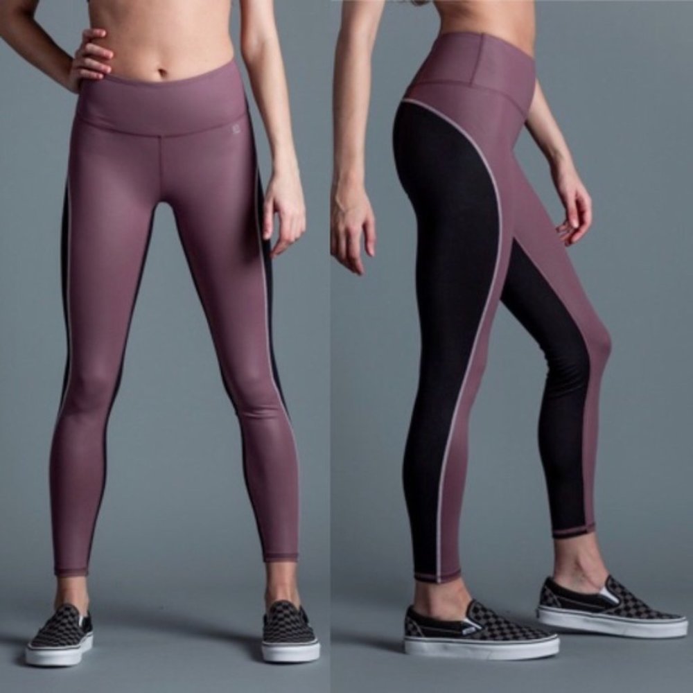 Body Language NWT Mulberry/Black Audrie Leggings